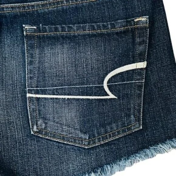 AMERICAN EAGLE Hi-Rise Festival Frayed Hem Jean Shorts - Size 4 - Picture 4 of 7